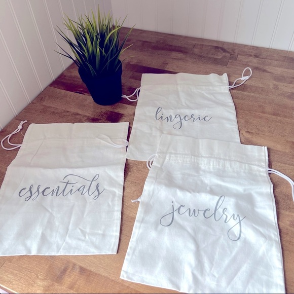 NWOT! Giftable Travel Accessory Bags - Picture 1 of 6